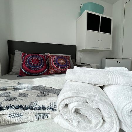 Habitacion Atocha Mendez Madrid Exterior foto